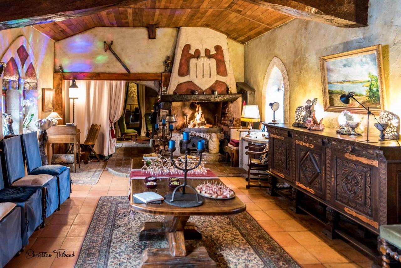 La Chaumiere Magique Des Elfes Et Ses Enigmes Bed and Breakfast Servas  Exteriör bild